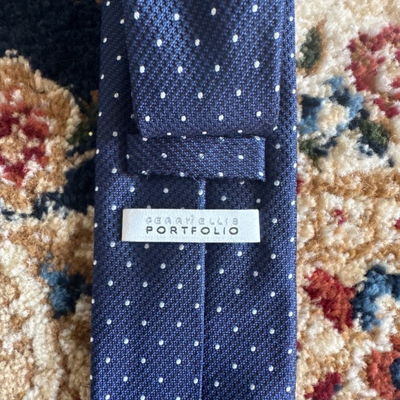 Perry Ellis tie (gently worn) - Picture 2 of 3